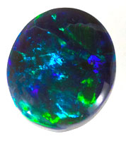 Opale noire massive taillée
