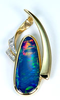 14k gold pendant with an opal doublet